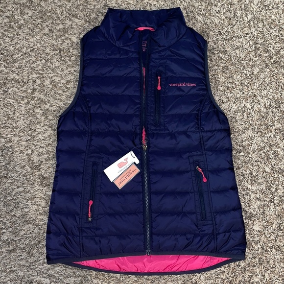 Vineyard Vines Jackets & Blazers - 😍NWT Vineyard Vines XS The women’s mountain weekend vest puffer fall vest cute